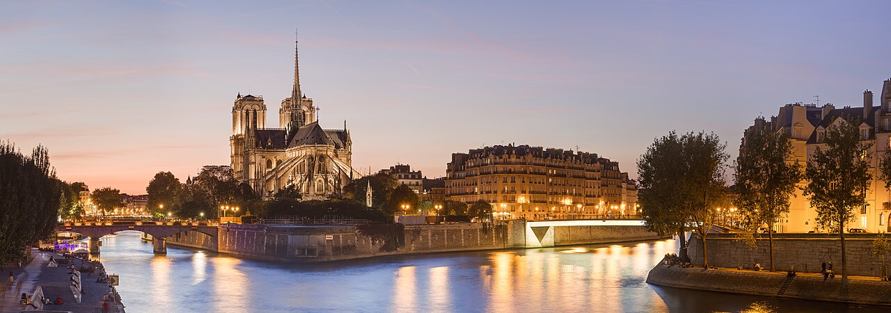 Imagen ilustrativa — fachada de Notre-Dame, últimos días de la visita de Teatra