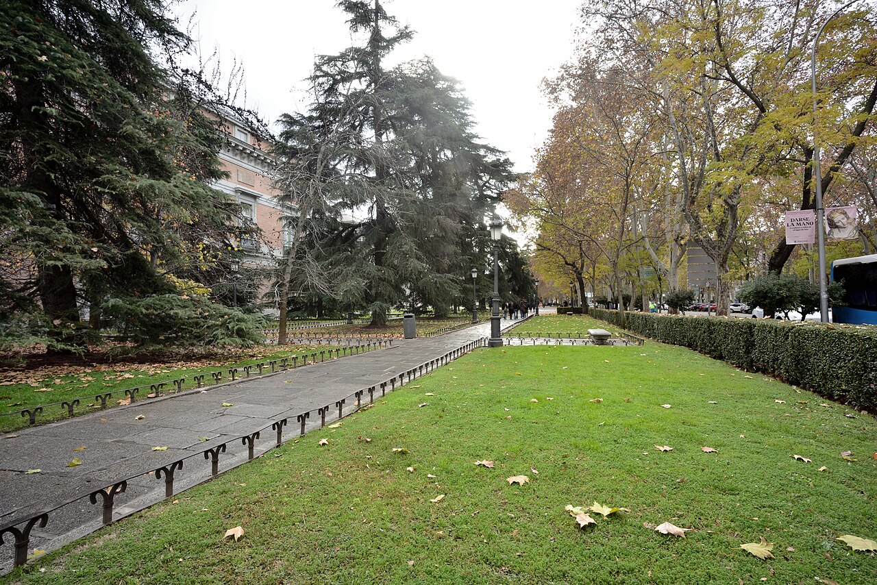 Imagen ilustrativa — invitados y miembros de Teatra en la escalinata del Jardín Botánico
